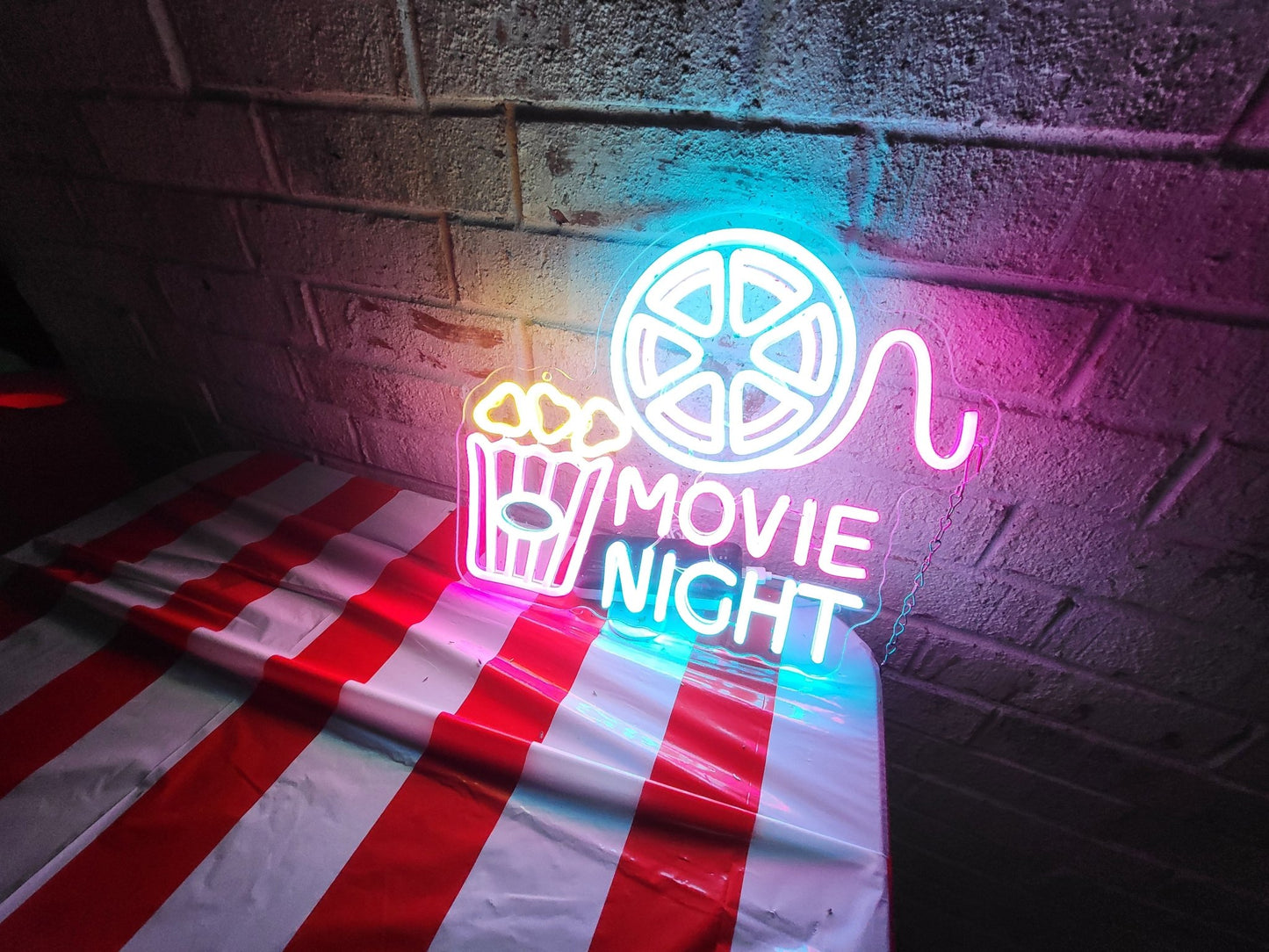 Backyard Movie Theater - VIP - Backyard Movie Theater