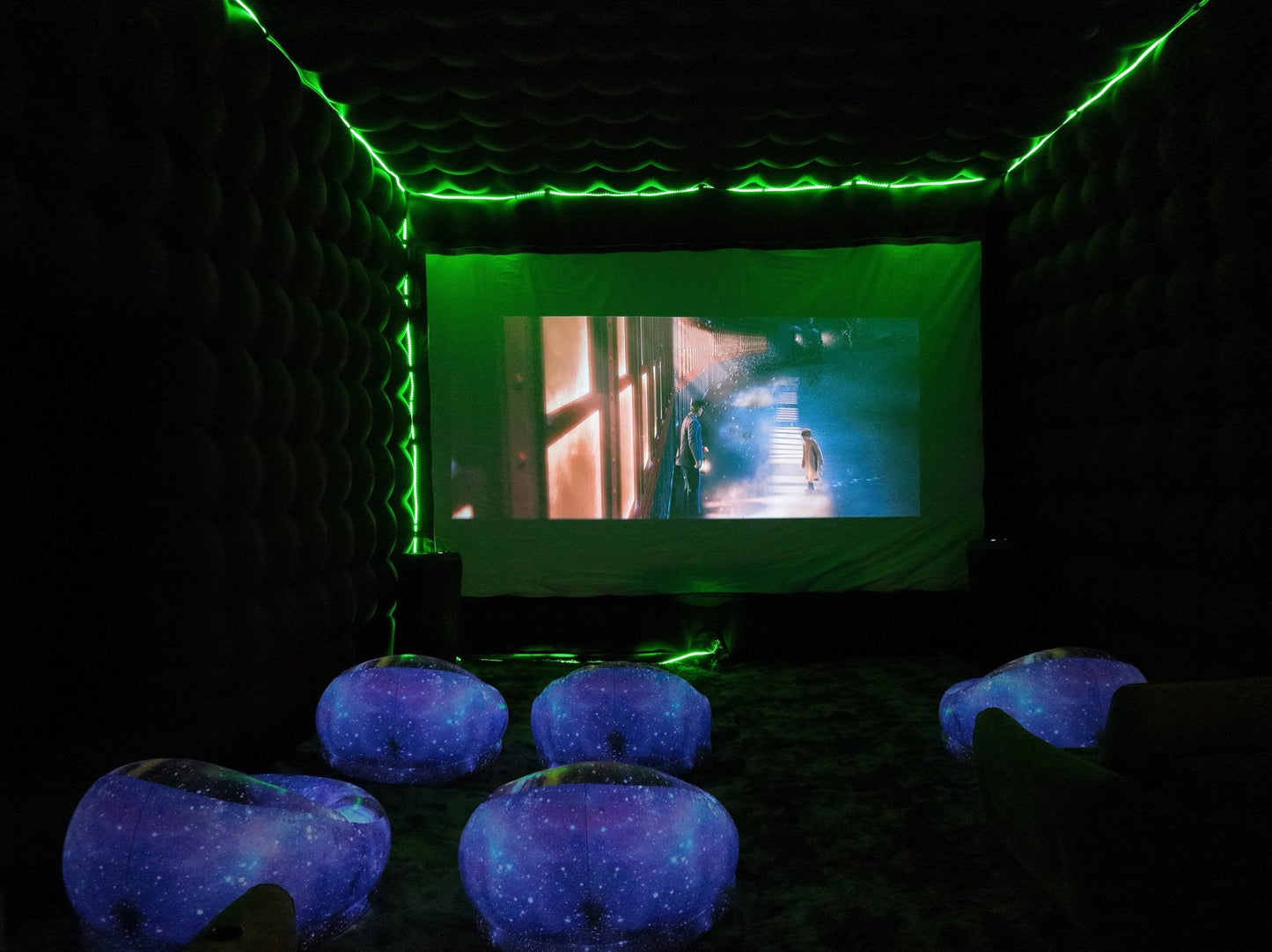 Indoor Movie Theater VIP - Backyard Movie Theater