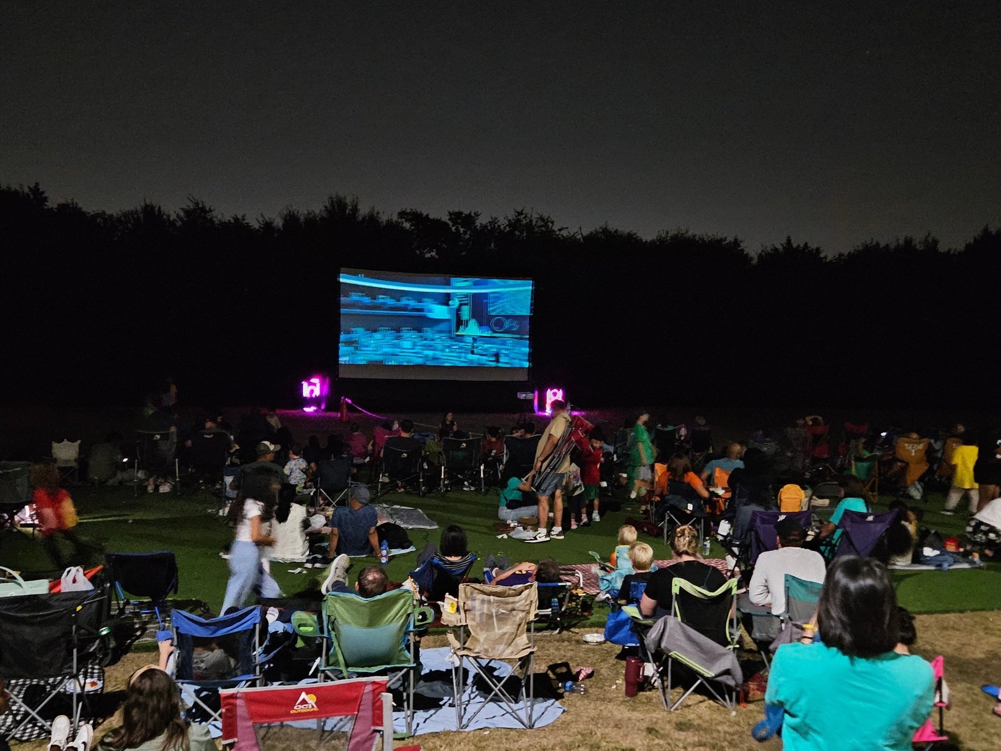 20 Foot Inflatable Movie Screen Rental – School Events & PTA Fundraisers - Backyard Movie Theater