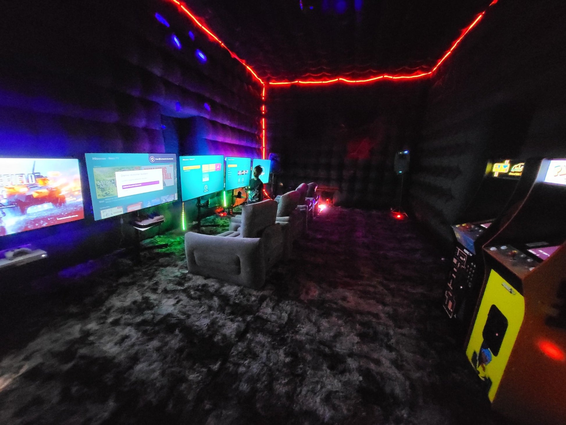 Gaming Club - VIP - Backyard Movie Theater