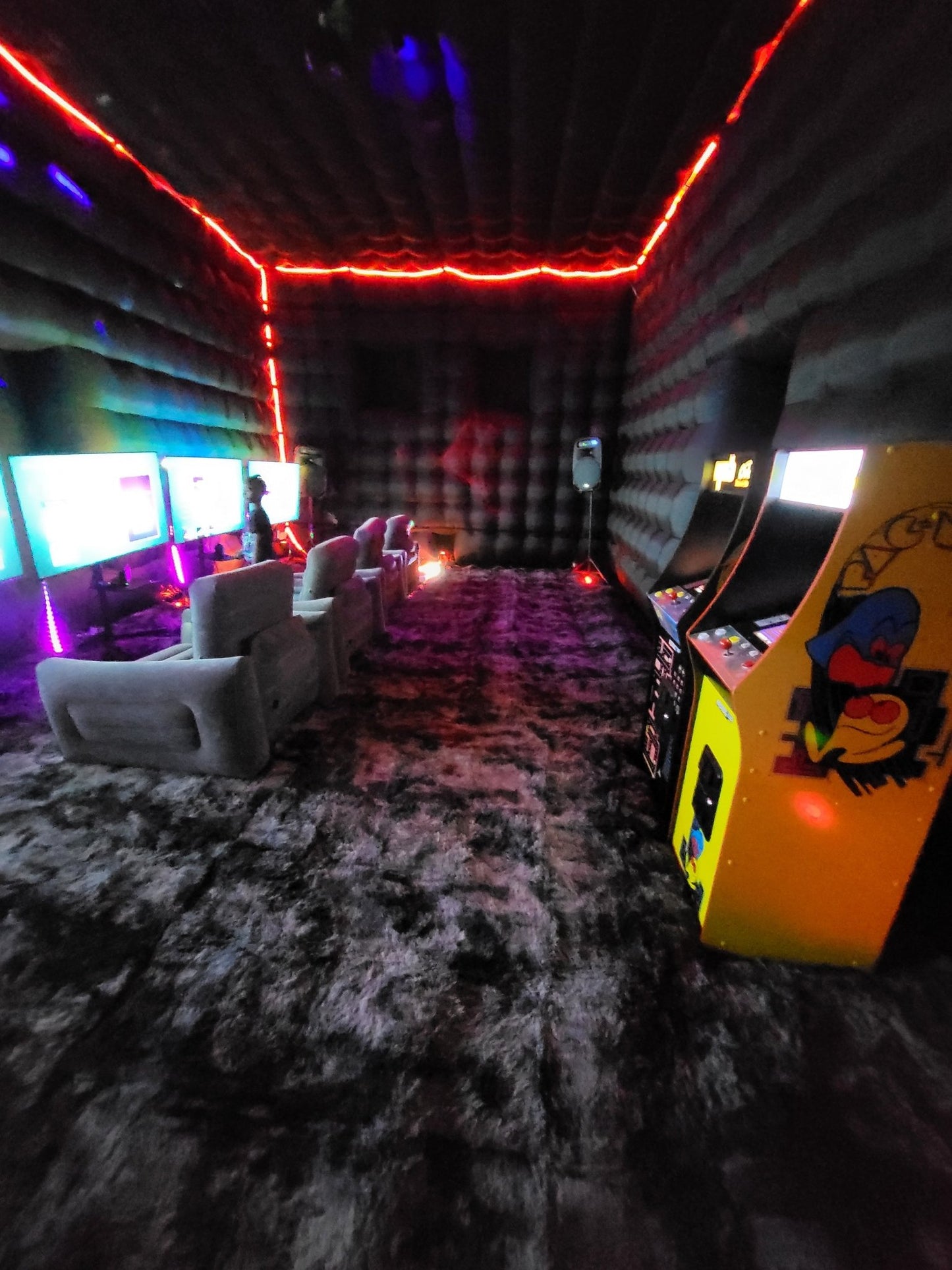 Gaming Club - VIP - Backyard Movie Theater