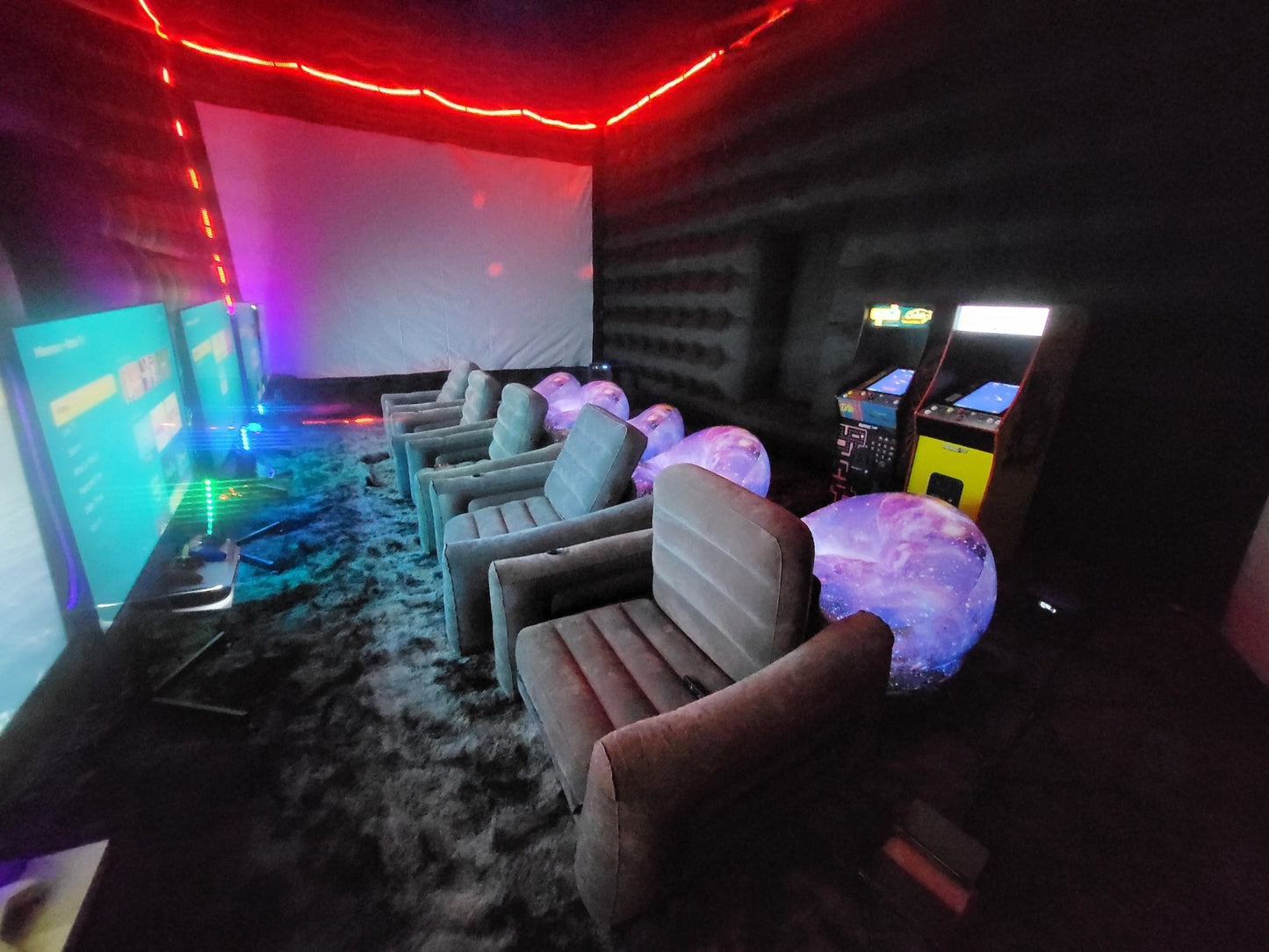 Gaming Club - VIP - Backyard Movie Theater