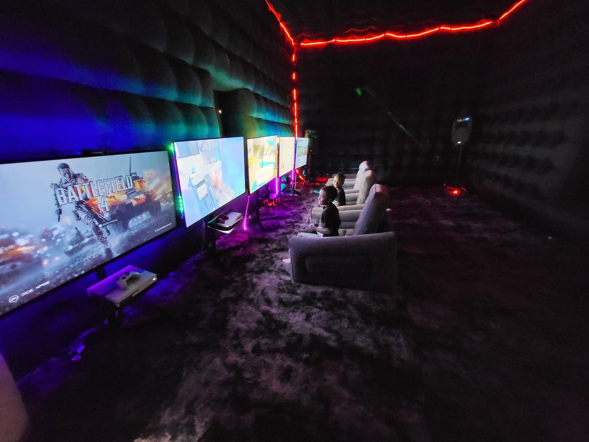 Gaming Club - VIP - Backyard Movie Theater
