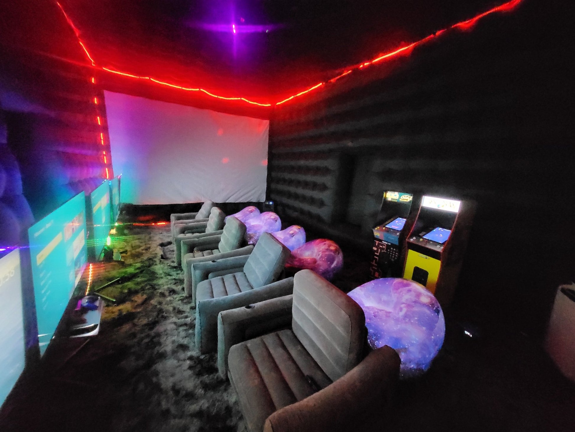 Gaming Club - VIP - Backyard Movie Theater