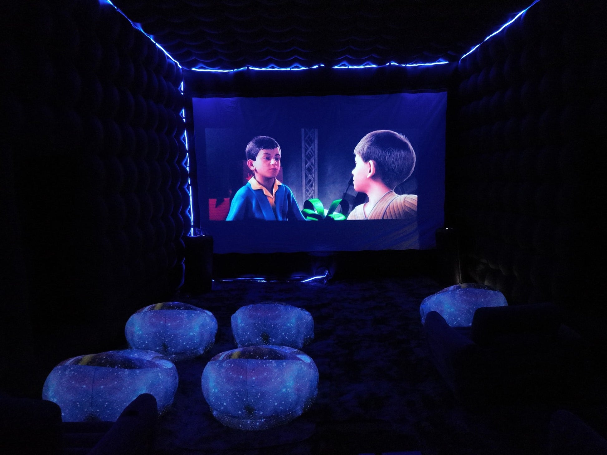 Indoor Movie Theater VIP - Backyard Movie Theater