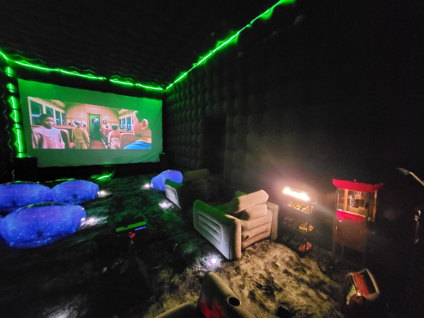 Indoor Movie Theater VIP - Backyard Movie Theater